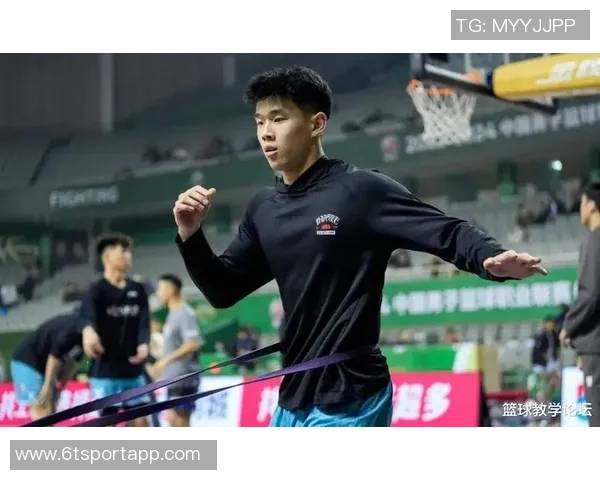 林葳在俄勒冈大学积极训练与队友们共同参与团建活动展现团队精神 林葳在俄勒冈大学积极训练与队友们共同参与团建活动展现团队精神