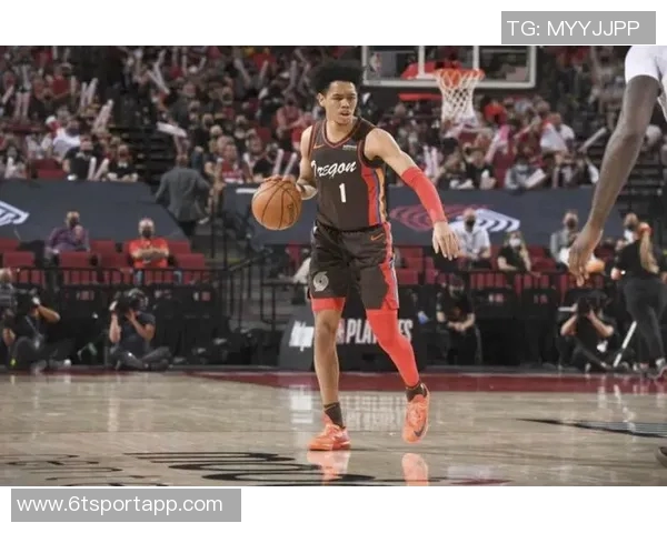 安芬尼西蒙斯半场表现惊艳8中6三分5中3独揽16分助球队领先 安芬尼西蒙斯半场表现惊艳8中6三分5中3独揽16分助球队领先