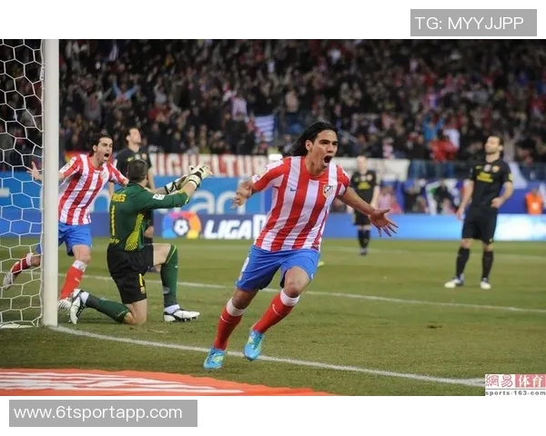 扎帕科斯塔远射险些破门迈尼昂飞身扑救化解危机 扎帕科斯塔远射险些破门迈尼昂飞身扑救化解危机