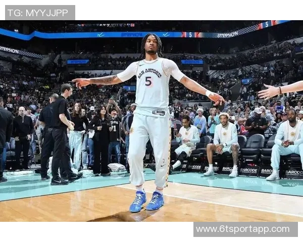 卡斯尔生涯最佳表现30分10板6助获詹姆斯亲笔签名球衣荣耀时刻