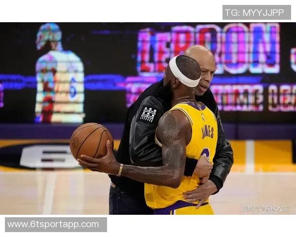 詹姆斯三分命中数达2561创历史新高距离克莱仅一步之遥 詹姆斯三分命中数达2561创历史新高距离克莱仅一步之遥